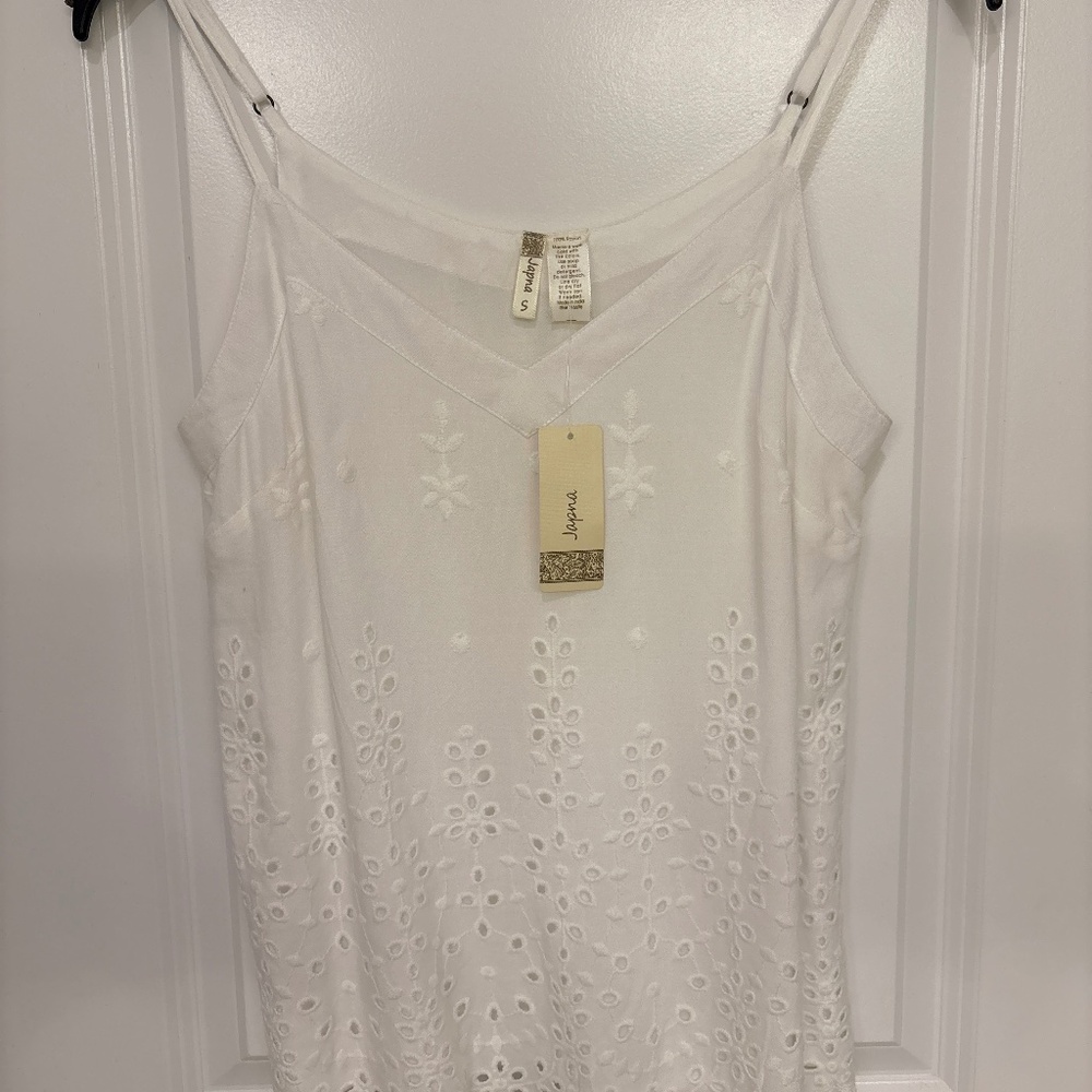 White sleeveless blouse